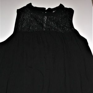 🆕✨F21 Sleeveless Lace Top✨